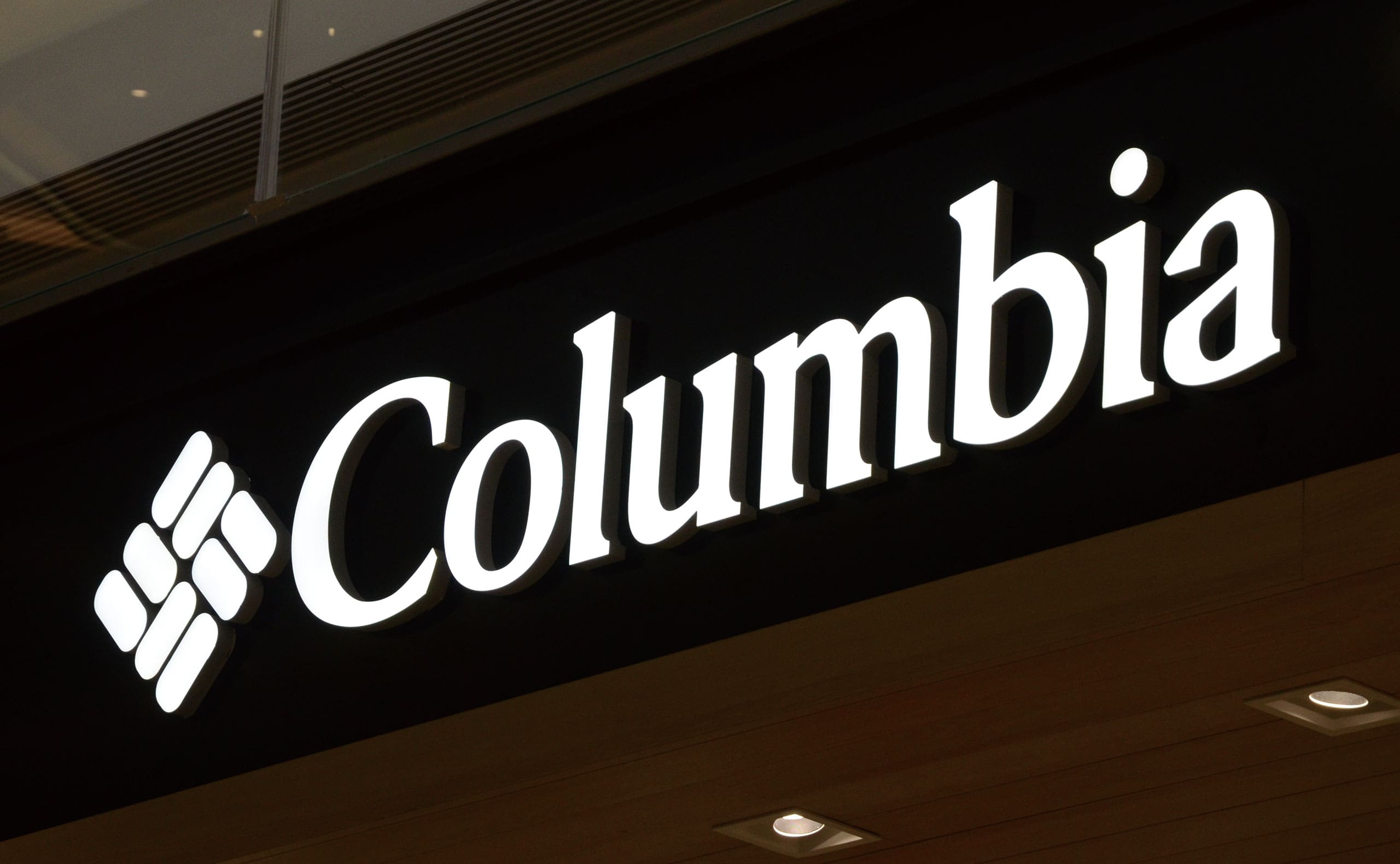 Front lighted channel letters on storefront